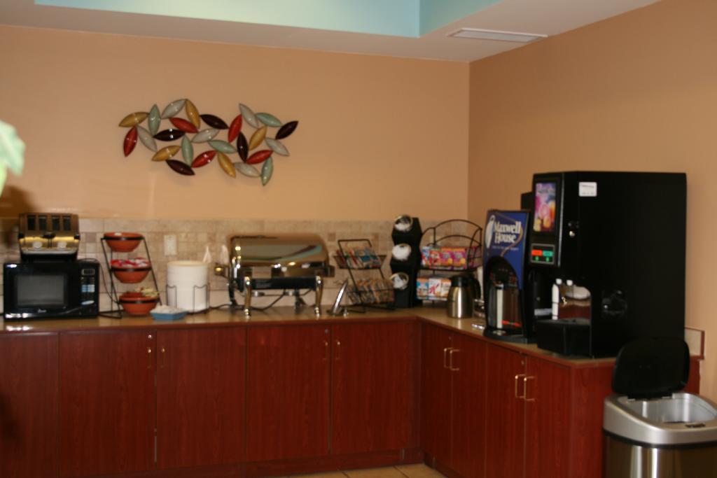 Microtel Inn & Suites By Wyndham Starkville Exterior photo